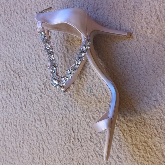 Jewel by Badgley Mischka Gold With Rhinestones Formal Heels Size 10 - Picture 6 of 12